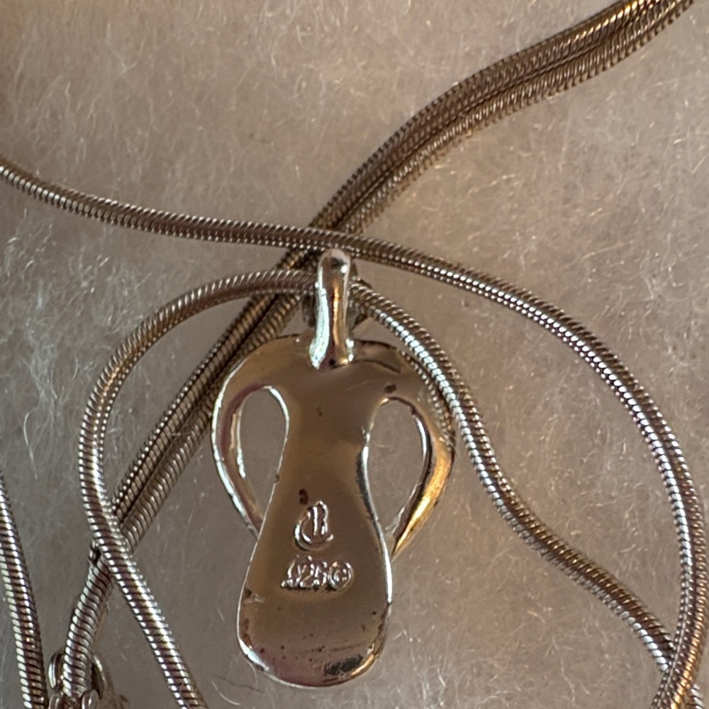 Sterling Silver Mother/Child pendent on silver chain - Picture 4 of 4
